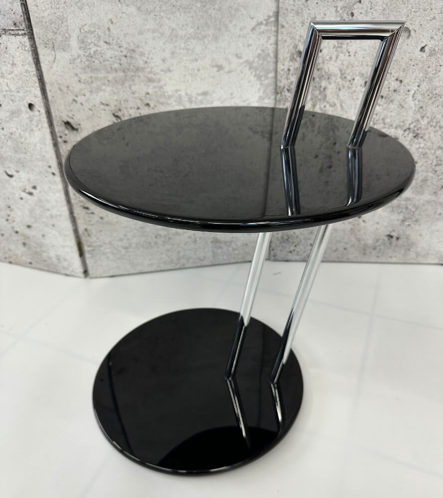Beistelltisch, rund, schwarz, Metallgestell, lackierte Oberfläche
