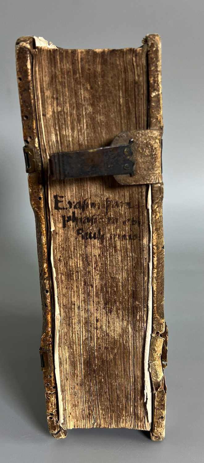 alte buchblock, antikbuch, Holzdeckel, Metallverschluss, verstaubt