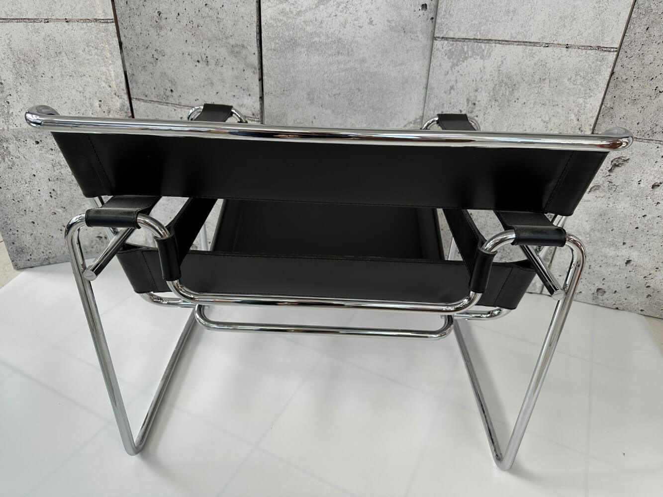 Stuhl, Sessel, schwarz, Metallrahmen, schlanke Form