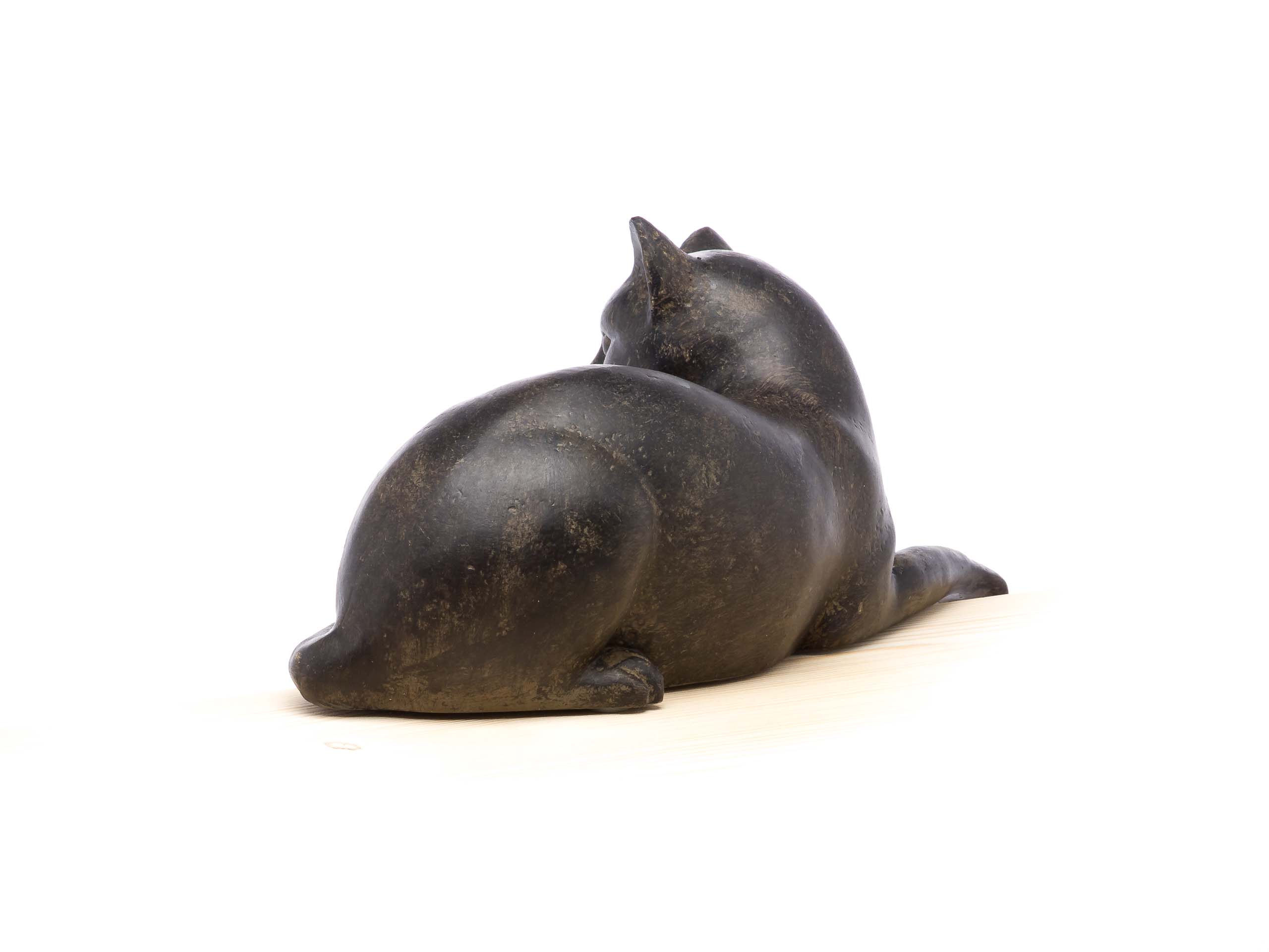 Katze liegend Tierwelt Figur Dekofigur Skulptur sculpture cat