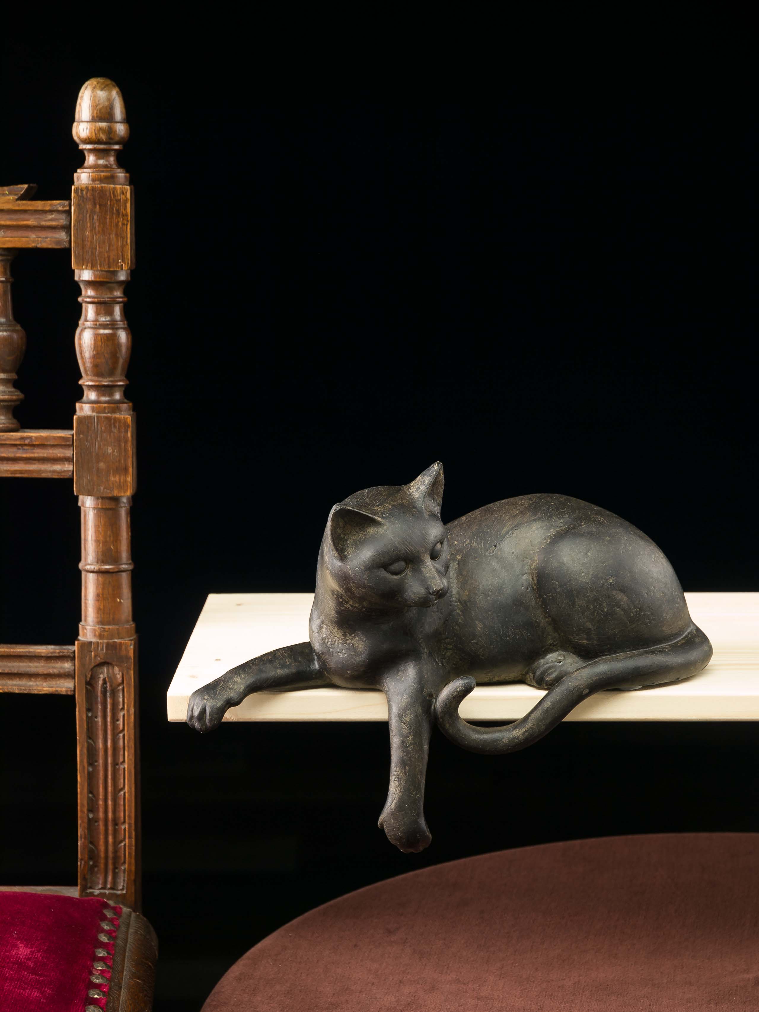 Katze liegend Tierwelt Figur Dekofigur Skulptur sculpture cat