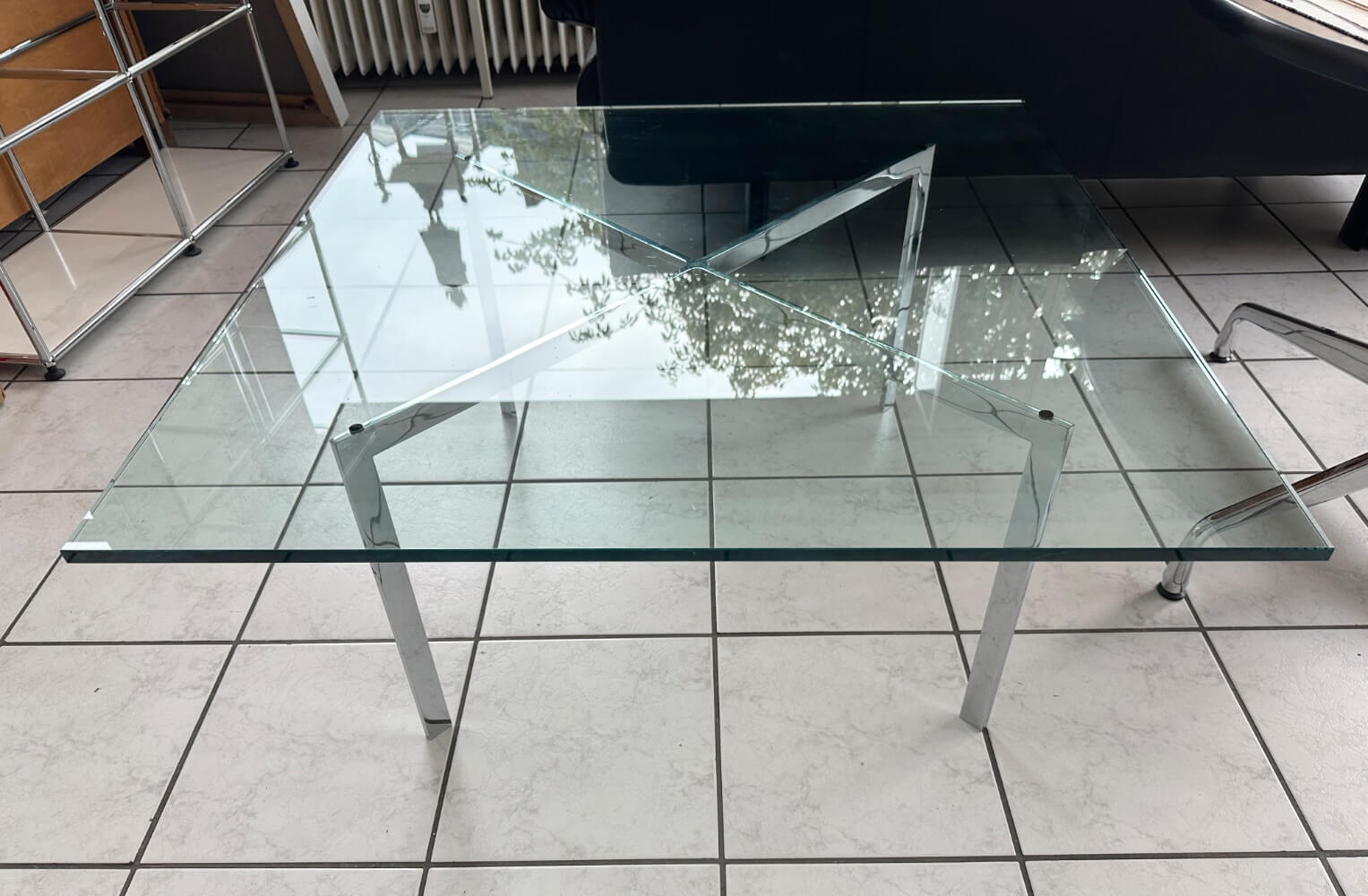 tisch, glastisch, glas, metallbeine, plattenkante