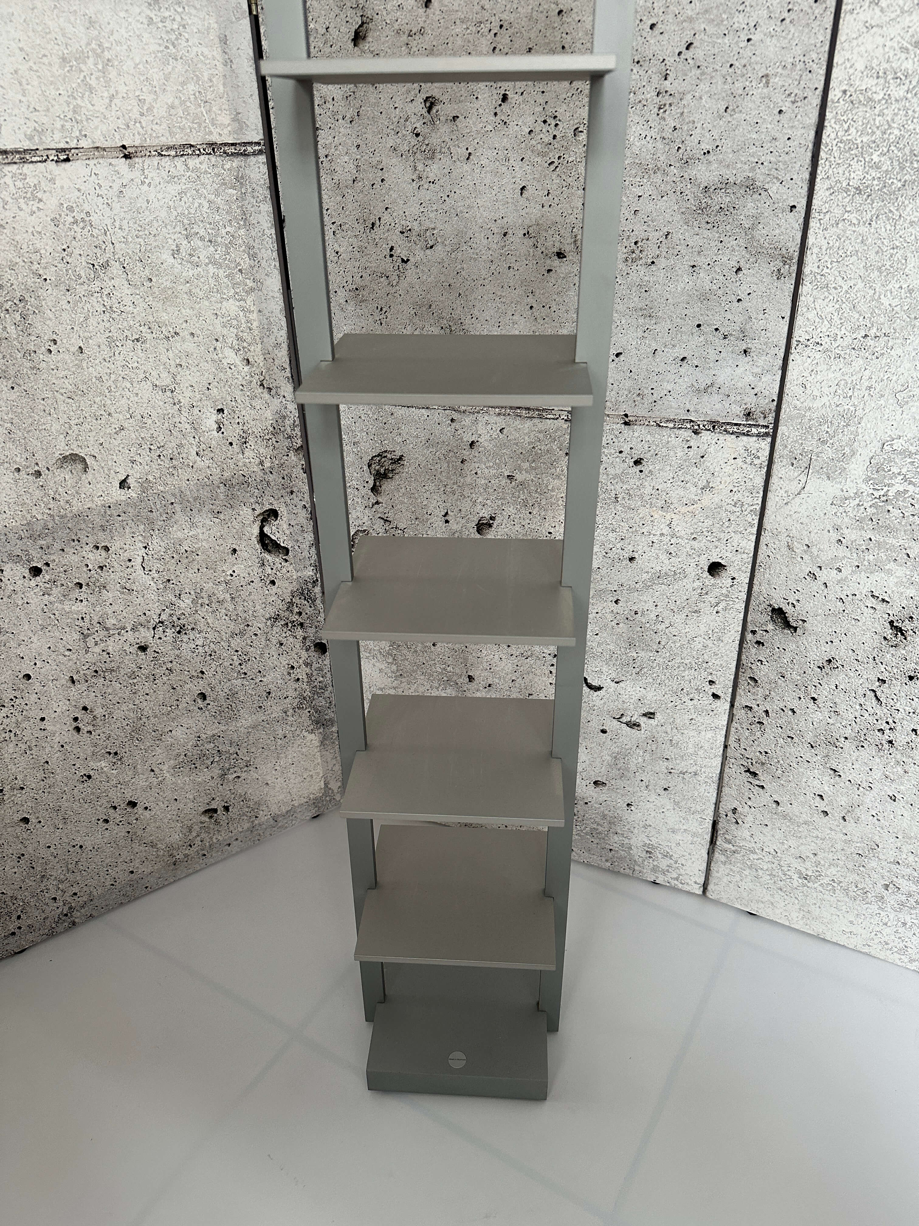 Metallstufen, Stufen aus Stahl, Gerades Treppensystem, Wandständige Leiter, Modulares Treppensystem