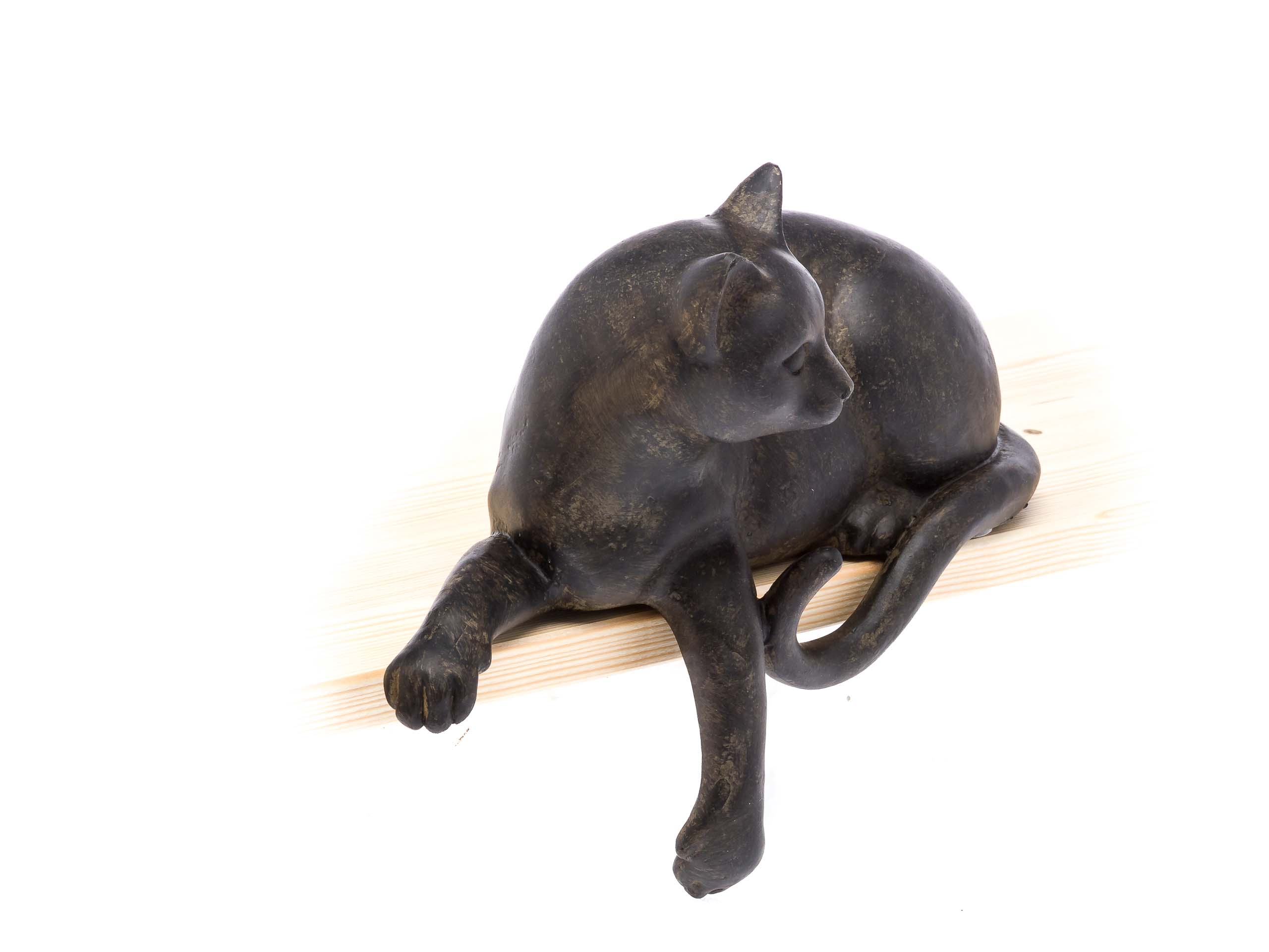 Katze liegend Tierwelt Figur Dekofigur Skulptur sculpture cat