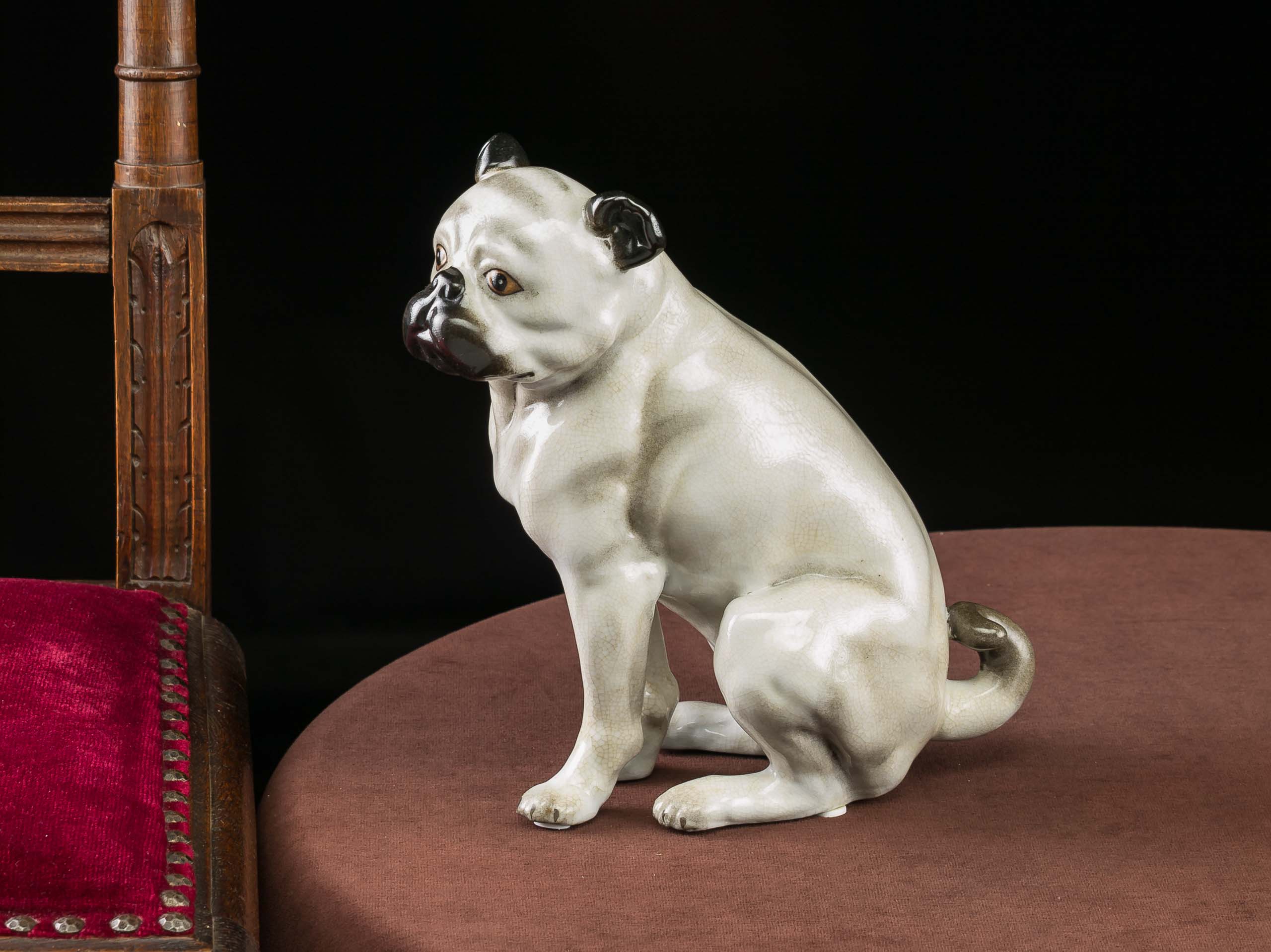 Mops Porzellan Hund Bulldoge Figur Skulptur Porzellanfigur im Antik-Stil