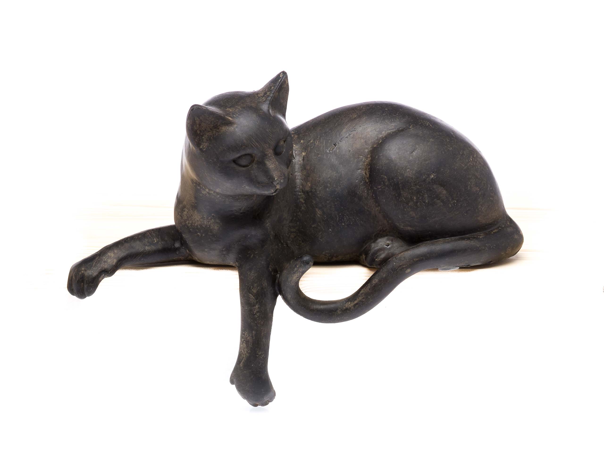Katze liegend Tierwelt Figur Dekofigur Skulptur sculpture cat