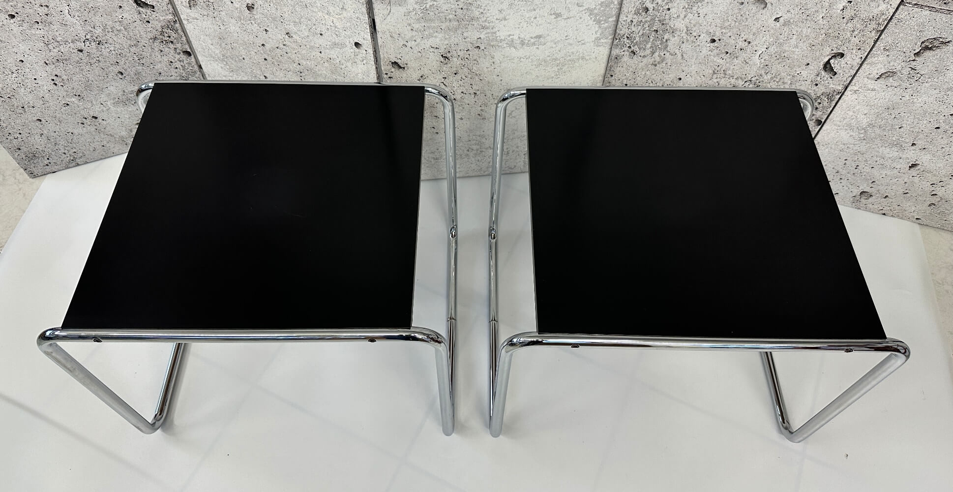 Stühle, schwarze Sitzflächen, Chromrahmen, modern, Paar