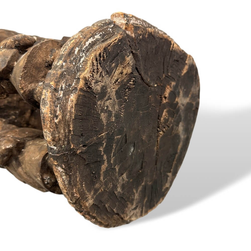 Holzstück, Holzknauf, geriffelte Holzoberfläche, unbearbeitetes Holz, Holzwassung